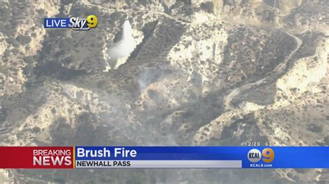 Brush fire breaks out in Newhall Pass